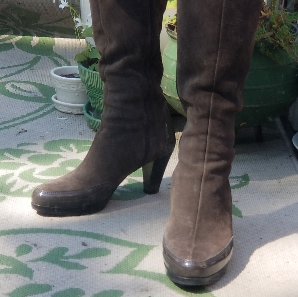 La Canadienne charcoal suede  patent leather boots, 7½ w/modified sole